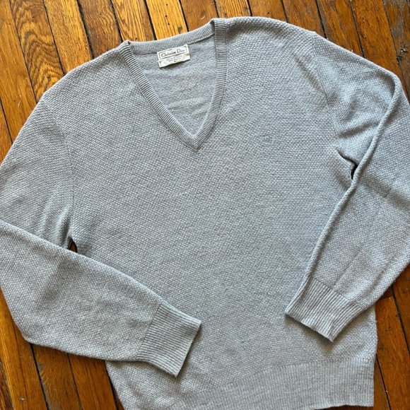 Vintage 90s Christian Dior Made in USA Men Light Grey Luxury Knit V Neck Sweater - Picture 2 of 4